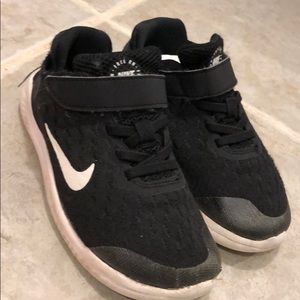 Nike Free run Velcro size 11 kids